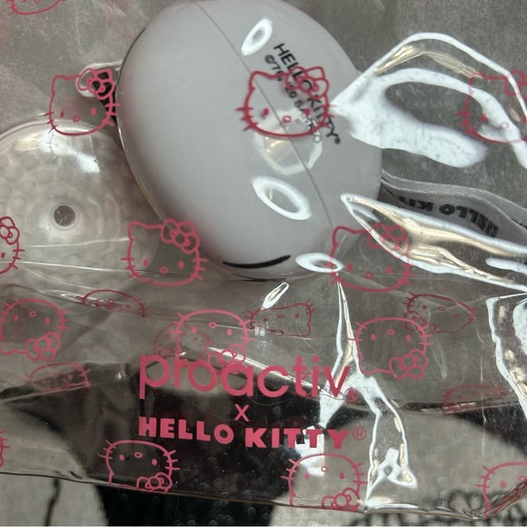 NWOT Hello Kitty X Proactiv makeup bag and scrub brush bundle - Picture 4 of 4